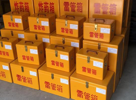 石碌镇玻璃钢雷管箱的使用寿命一般是多少？